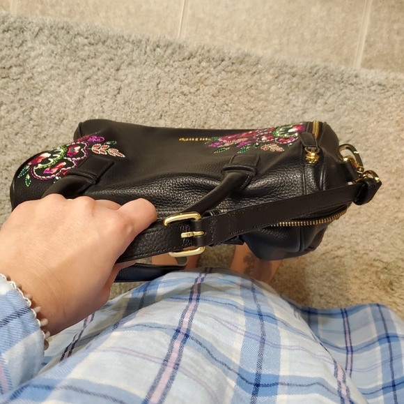 Vera Bradley Marlo satchel. Embroidered - Picture 6 of 8